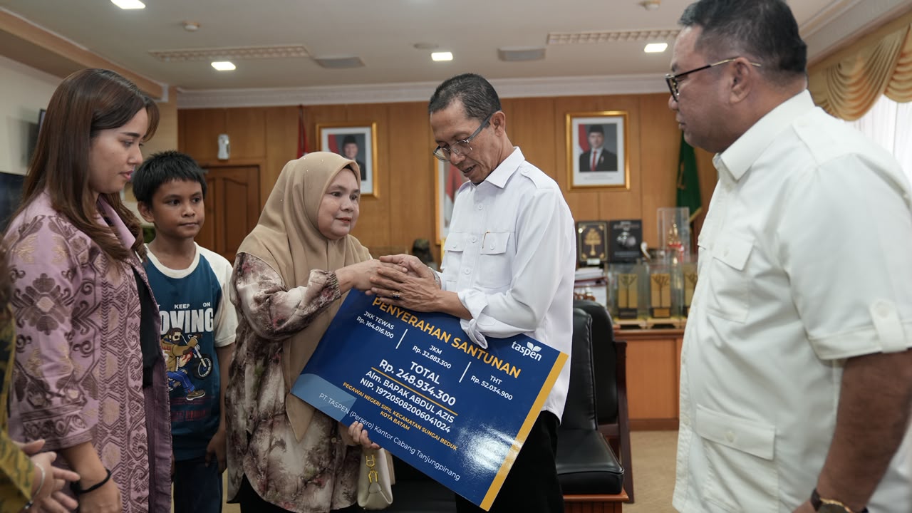 TASPEN Salurkan Manfaat JKK dan JKM Rp1,08 Miliar kepada Dua Keluarga ASN di Kepulauan Riau